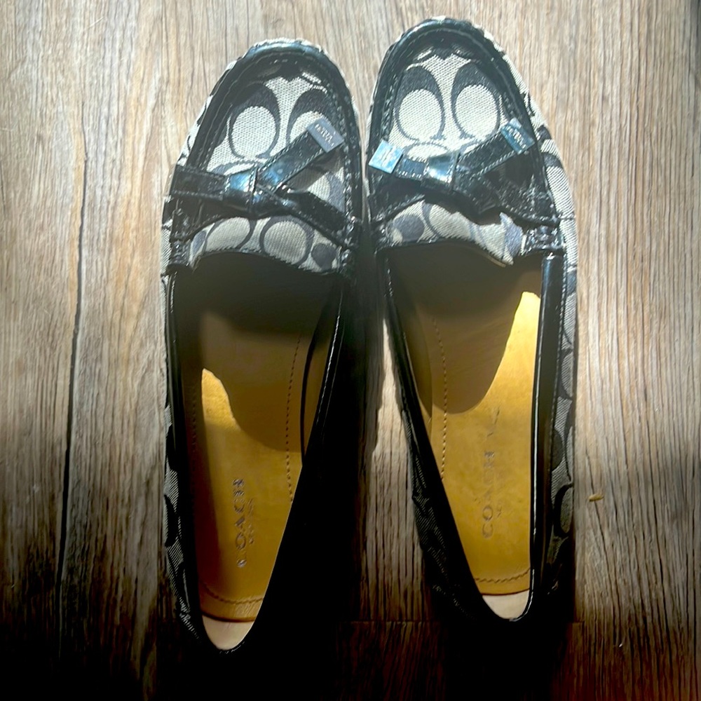 Coach flats size 8.5 black with logo print and bows